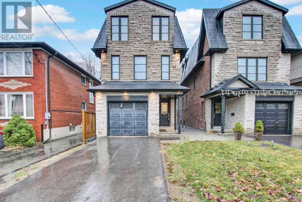 Modern family home exterior in Ontario under a blue sky, representing home property insurance for Ontario homeowners
